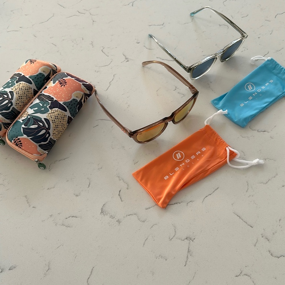 2 Pairs of Women’s Blenders Sunglasses
